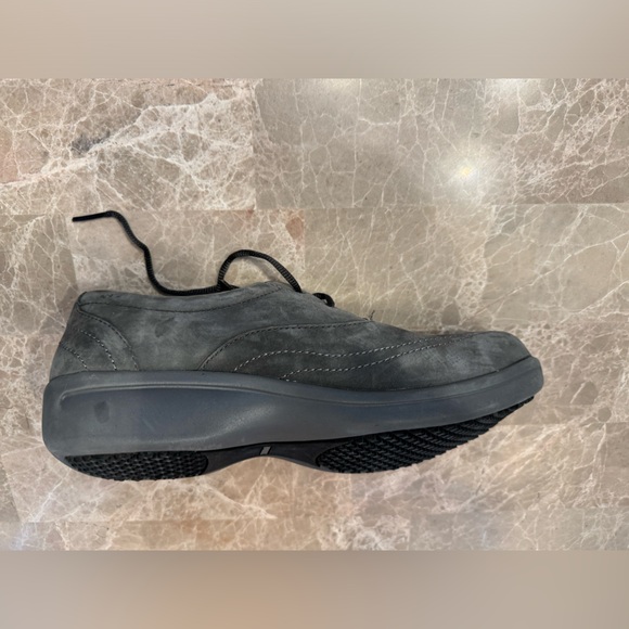 Worx by Red Wing Shoes Safety Shoes. New without box. - Picture 4 of 8